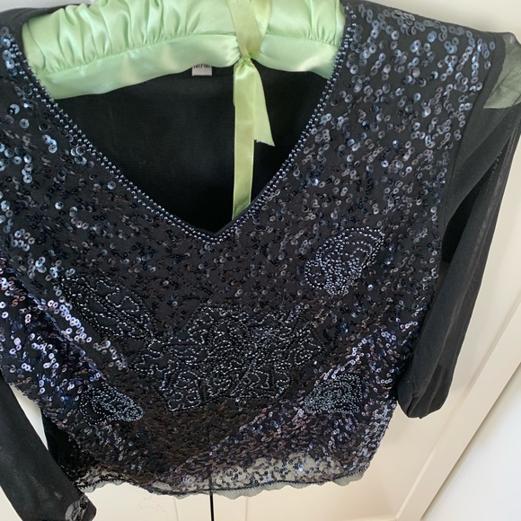 Black Ladies long sleeved top - Picture 3 of 5